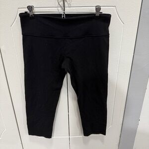 Lululemon Black Cropped Capri Leggings